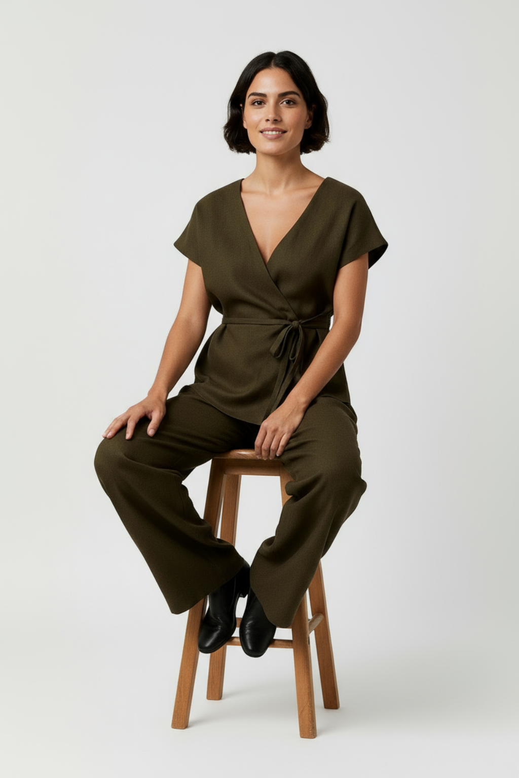 Calinda – Tweedelige dames set – Overslagtop met strik - wijde pantalon – Lente / Zomer