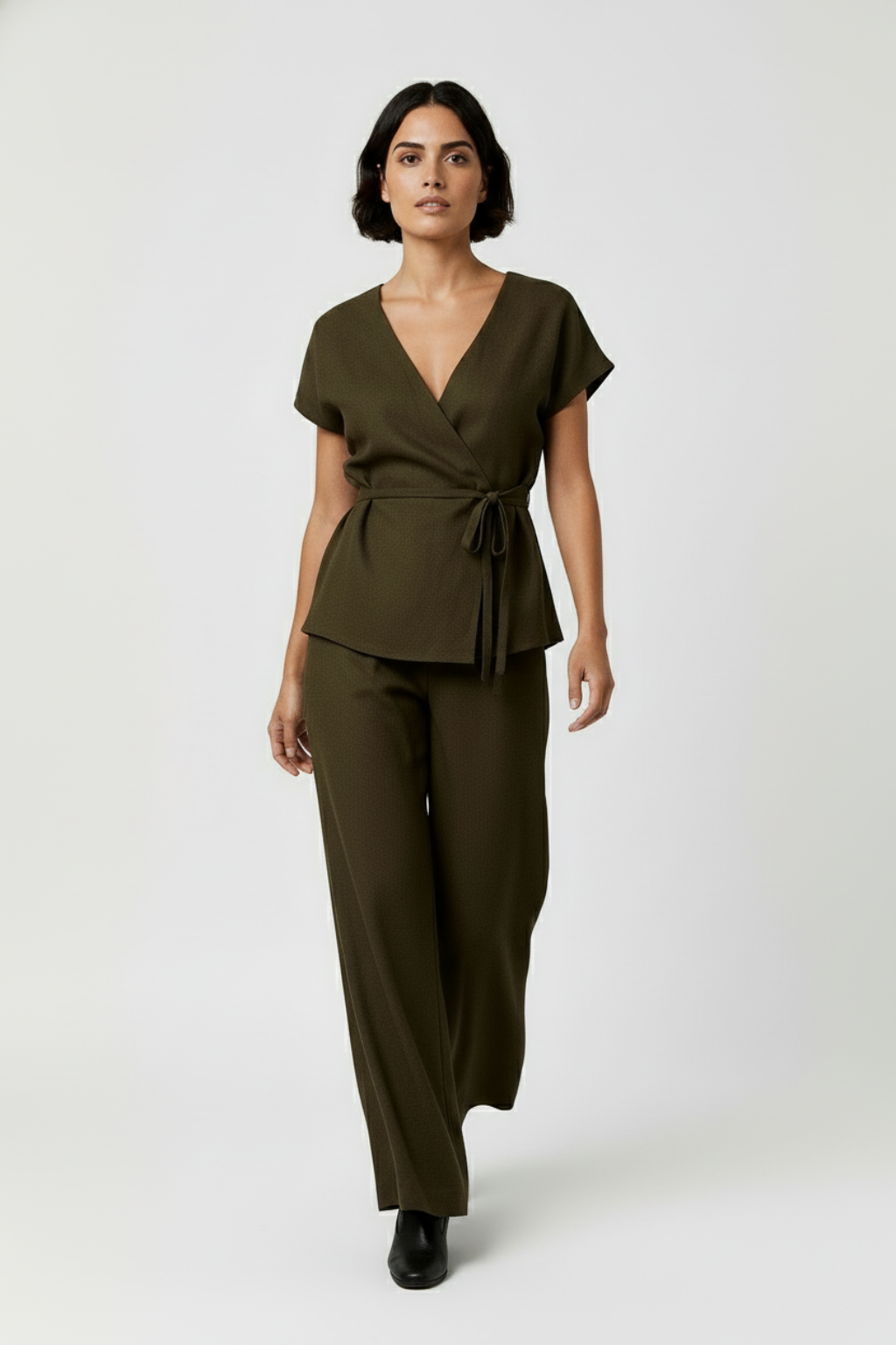 Calinda – Tweedelige dames set – Overslagtop met strik - wijde pantalon – Lente / Zomer