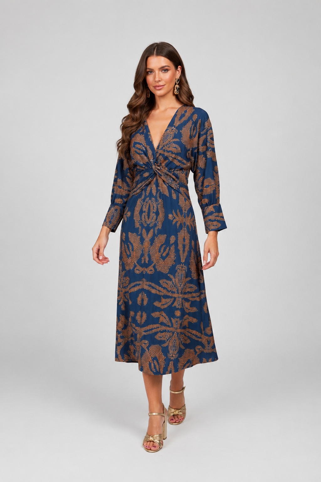 Lynn – Dames midi-jurk met V-hals, tailleknoop en artistieke print – Lente / Zomer