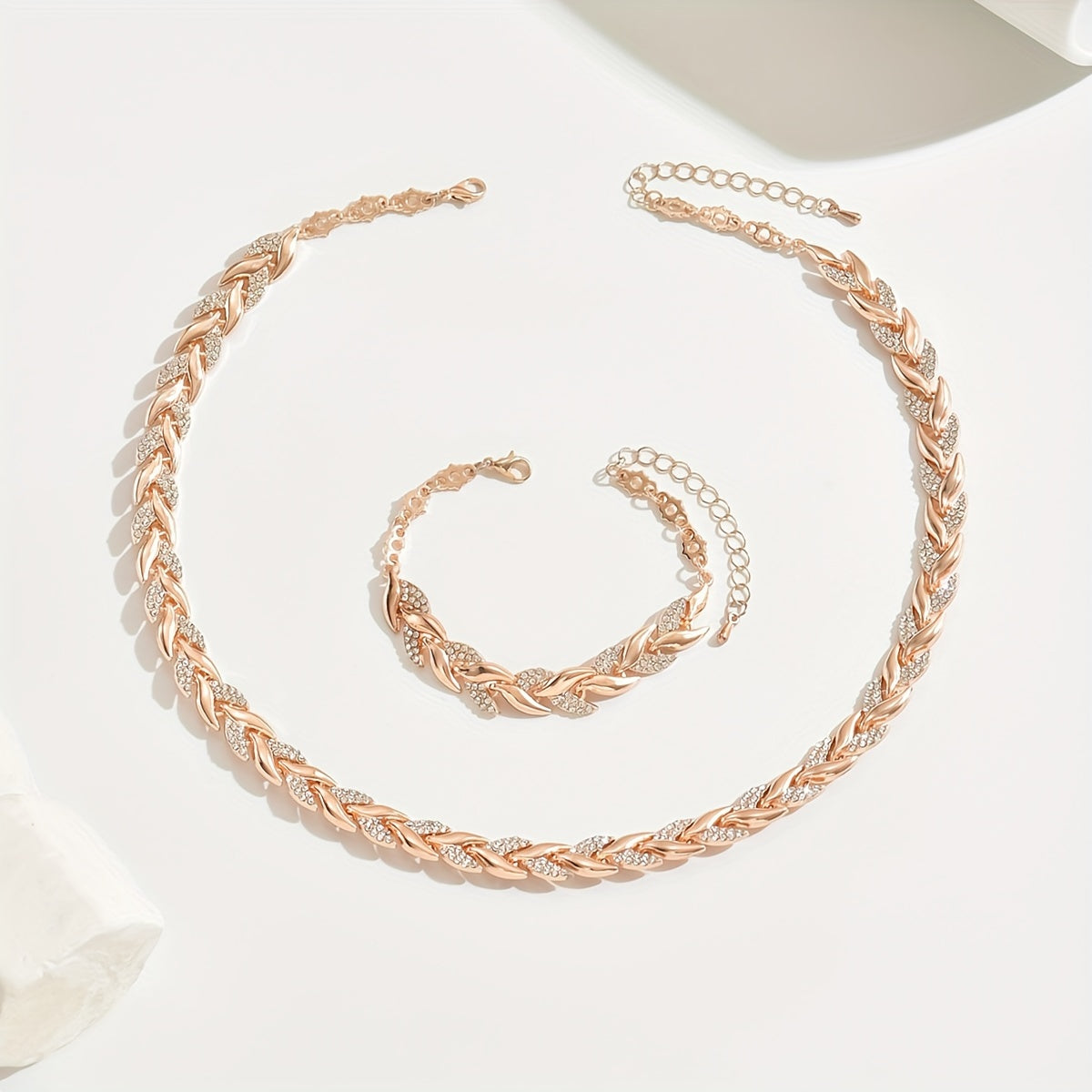 Raina – Dames sieradenset – Ketting en armband – Bladschakel design – Luxe afwerking