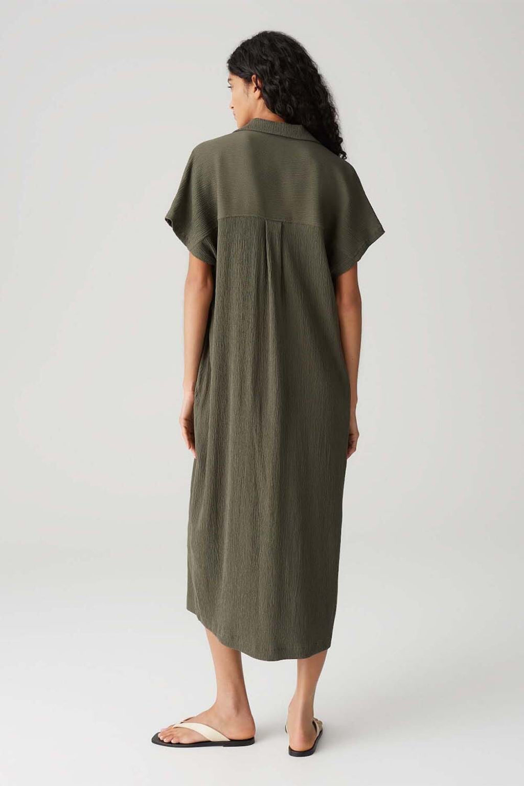 Avelina – Jurk voor dames met army spreidkraag en V-hals – Polyester – Lente / Zomer