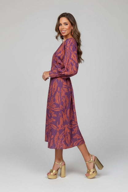 Lynn – Dames midi-jurk met V-hals, tailleknoop en artistieke print – Lente / Zomer