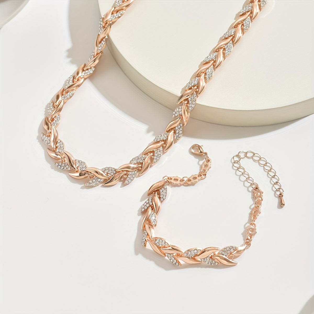 Raina – Dames sieradenset – Ketting en armband – Bladschakel design – Luxe afwerking