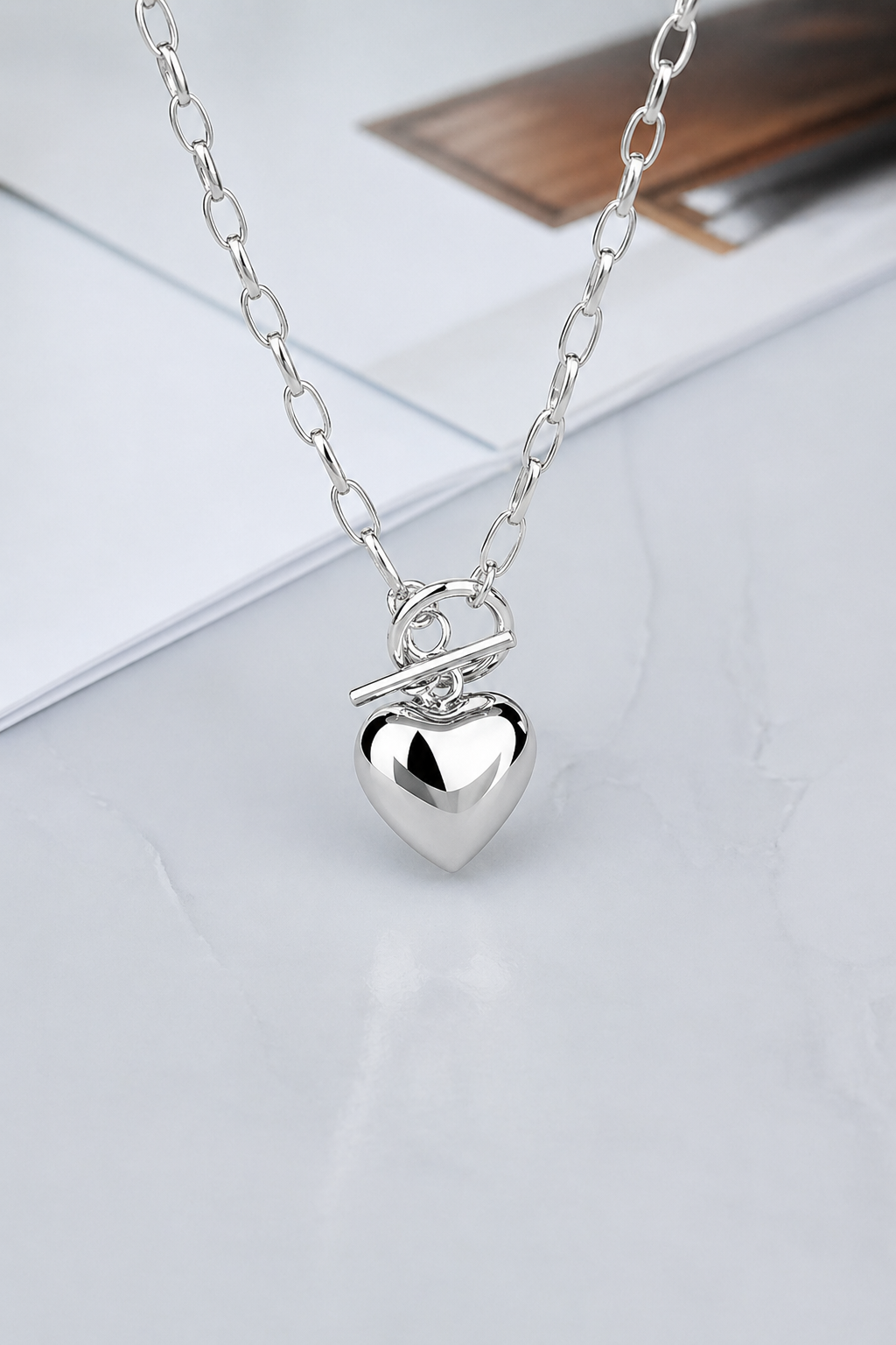 Odila - Dames ketting met hartje hanger – Roestvrij staal – Verzilverd