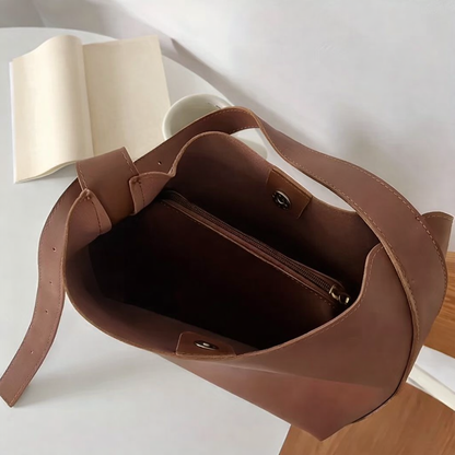 Belinda – Dames soft-body schoudertas met brede band en goudkleurige gesp