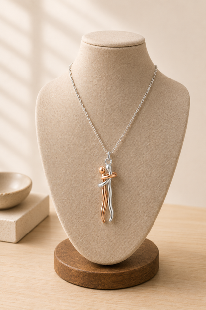 Daira – Dames knuffelketting – Symbolische omhelzing hanger – Luxe cadeausieraad